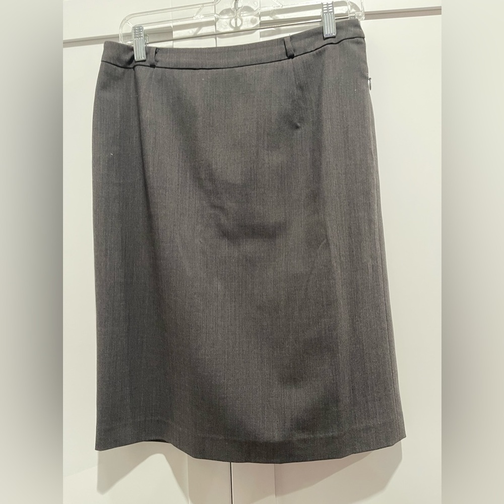 Elgar is a korean brand. Skirt grey